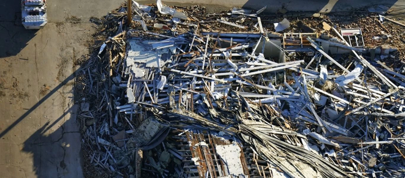 ΗΠΑ: Σε κατάσταση μείζονος καταστροφής το Κεντάκι από τους ανεμοστρόβιλους (βίντεο)
